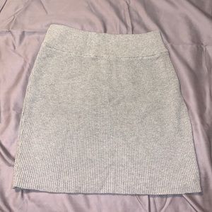 Kendall & Kylie Large Grey Knit Skirt